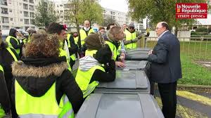 See more of centre des impôts on facebook. Video Poitiers Les Agents Du Centre Des Impots Forcent Le Barrage Des Gilets Jaunes
