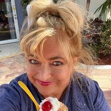 Hannah Eli's Instagram, Twitter & Facebook