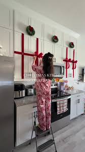 DIY Christmas Kitchen Cabinet Decor Ideas 2024