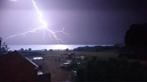 Vanavond is er in het uiterste zuiden kans op een bui, mogelijk met onweer. Onweer Slaat Hard Toe Ook Limburg Bleef Niet Gespaard Het Belang Van Limburg Mobile