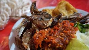 One of the best places in east java serving hearty traditional javanese black beef soup. 5 Kuliner Malam Di Banyuwangi Yang Lezat Coba Ayam Pedas Rantinem Yang Legendaris Tribun Travel