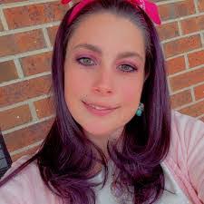 Deirdre Combs's Instagram, Twitter & Facebook