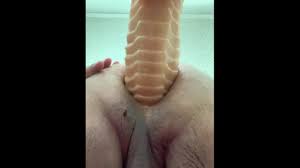 Enorme consolador grueso de 3.8 pulgadas se folla a un chico blanco gordo