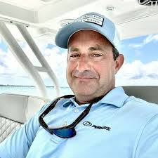 Stuart Larsen's Instagram, Twitter & Facebook