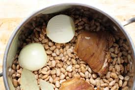 Southern pinto beans are slow cooked to perfection with ham hocks, water, and a few seasonings. Pinto Beans With Ham Hocks Recipe The Hungry Hutch