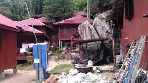 Contextual translation of rumah setinggan into english. Walk To The Room From Reception Picture Of Senja Bay Resort Pulau Perhentian Kecil Tripadvisor