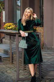 Sections show more follow today today style editor bobbie thomas show. Silk Velvet Glamour Velvet Textile Woman Outdoors Modern Life Girl Carry Handbag Glamorous Clutch Accessory Stock Photo Image Of Cute Clothing 171659314