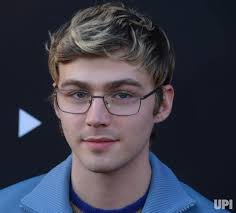 Fan cast for Saphira's voice actor