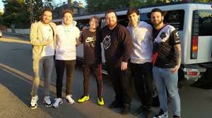 Messi celebró una cena de despedida en su casa y fueron llegando compañeros de equipo en sus vehículos. Esports L Equip Espanyol De Creadors De Contingut Del Club D Esports G2 Amb Ibai Al Capdavant S Instal La A Sant Cugat