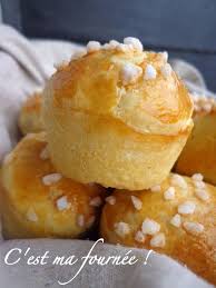 Petites Brioches Comme Chez Le Boulanger Qui N A Jamais Ete Envoute Par Cette Divine Odeur Qui S Echappe De La B Recettes De Cuisine Brioche Au Beurre Recette