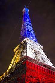 Wieża eiffla została w czwartek ponownie otwarta dla publiczności po przerwie spowodowanej epidemią. Paryz Francja Flaga Wieza Eiffla Europa Francuski Turystyka Slawny Paryz Francja Wieza Eiffel Pikist