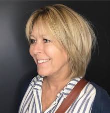 You can't try on different hairstyles like a pair. 40 Gorgeous Hairstyles For Women Over 50 With Round Face Babydoll Couture Glam
