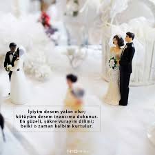 Evlilik, kadın ve erkek arasındaki sevgi, şefkat, muhabbet, ilgi ve desteğin en ince detaylarına kadar tezahür ettiği mukaddes bir zemindir. Ese Soylenecek En Guzel Sozler 2021 Ese Ask Sozleri