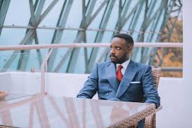 En état d'ébriété, Omar Denis Jr Bongo et son acolyte agressent violemment  deux filles de la demi-sœur du président Ali Bongo Ondimba dans un  restaurant à Paris