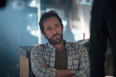 Cet article présente le guide des épisodes de la quatrième saison de la série télévisée américaine 90210 beverly hills : 220 Luke Perry Ideas Luke Perry Luke Perry