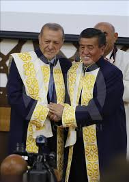 Jun 16, 2021 · رئيس الدولة ألقى بالمناسبة، محاضرة أمام جمع من الأساتذة الجامعيين والباحثين والطلبة الإيطاليين ودبلوماسيين أجانب معتمدين بإيطاليا. Ø¬Ø§Ù…Ø¹Ø© Ù…Ø§Ù†Ø§Ø³ ØªÙ…Ù†Ø­ Ø§Ù„Ø±Ø¦ÙŠØ³ Ø§Ù„ØªØ±ÙƒÙŠ Ø´Ù‡Ø§Ø¯Ø© Ø¯ÙƒØªÙˆØ±Ø§Ù‡ ÙØ®Ø±ÙŠØ© ÙˆÙƒØ§Ù„Ø© Ø§Ù„Ø£Ù†Ø§Ø¶ÙˆÙ„