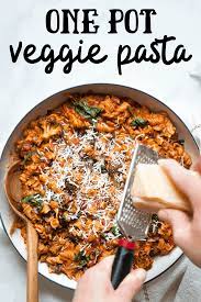 Easy Healthy One Pot Pasta Recipe Erin Lives Whole Recipe In 2021 Pasta Recipes Recipes One Pot Pasta