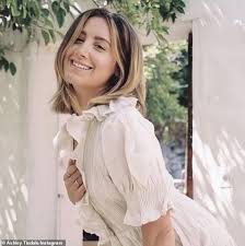 Švedska je gotovo oba produžetka igrala bez isključenog danielsona. Ashley Tisdale Reflects On Her Battle With Anxiety And Being A Lot Deeper Than People Would Expect Aktuelle Boulevard Nachrichten Und Fotogalerien Zu Stars Sternchen