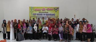 Siswi diperkosa 2 teman sekolah setelah dicekoki miras, direkam siswi lain, video disebar di sosmed. Smp Negeri 19 Semarang