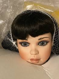 Exclusively Yours By Designer Jan McLean Doll “Laura” 246/ 1000 NIB