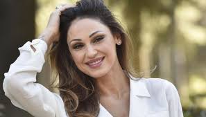 Ecco come reagisce geppi cucciari. Anna Tatangelo A Sanremo 2019 Vita Privata Carriera Canzone In Gara Urbanpost