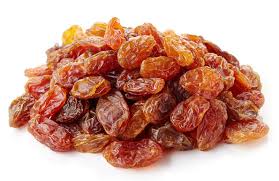 Un'uva passa è un'uva secca isolata su fondo bianco. Uva Sultanina Proprieta E Come Utilizzarla Cure Naturali It