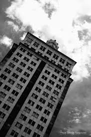 Satu per satu penyewa gedung memilih keluar dari gedung bergaya romawi kuno itu. Saidah Tower Menara Saidah An Empty Building Caused Of It Flickr