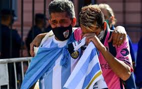 Hincha de santa fe llorando. Toda Una Patria Llora A Su Mas Caro Hijo