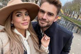 Johannes haller und jessica paszka knutschend auf ibiza. Jessica Paszka Und Johannes Haller Blitz Hochzeit Auf Ibiza Geplatzt Gala De