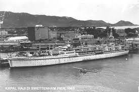 Dia dilahirkan di suffolk, england dan merupakan bekas kelasi angkatan laut diraja british dari tahun 1759 hingga 1763. Penang Port Commission History Penang Port