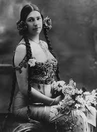 15, 1917, vincennes, near paris just years before her death, however, mata hari was renown and celebrated throughout the whole of paris, she became famous in the beginning of the. Mata Hari Death The Spy Who Loved Just Too Many Men Express Co Uk