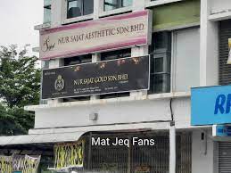 Nur sajat yang merupakan pemilik syarikat nur sajat aesthetic sdn bhd itu telah dimasukkan ke hospital, dan disahkan terpaksa menjalani pembedahan. Yahooo Kedai Emas Nur Sajat Bongkar Penipuan Scam Facebook