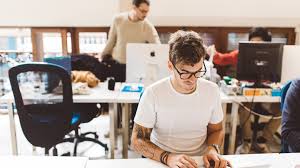 For a smarter style, roll up your sleeves and wear small accessories such as. L Interview Des Fondateurs De Bonne Gueule Partie 1 Makeitnow Fr