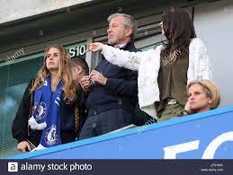 Tin tức mới nhất về abramovich. Chelsea Besitzer Roman Abramovich Mit Seiner Tochter Sofia Abramovich Links Auf Der Tribune Stockfotografie Alamy