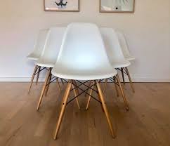 Bemærk, dette er kun benene, da skallen er solgt til køber i udlandet. 6 Stk Charles Ray Eames Dsw Stol Momsfri Auktionshuset Dab A S