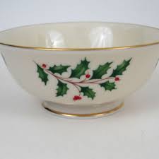 Lenox Holiday Holly Bowl Christmas Footed Gold Trim Small Dish Discontinued 5 In Lenox Holiday Dinnerware Christmas China Christmas Items