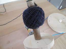 Yarn ball winder manual diy tool life changing products. Knitwear And Crafts Diy Yarn Ball Winder From Scraps