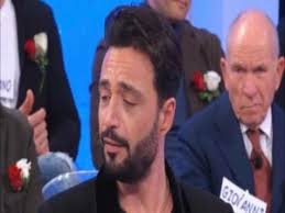 I protagonisti di oggi sono infatti persone non più giovani, sia di sesso maschile che di sesso femminile, che hanno intenzione di. Trono Over Armando Polemica Ventenne Continua Dopo Ued Lo Sfogo Di Incarnato
