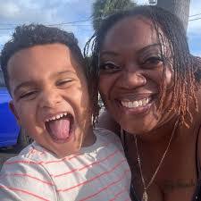 Renee Sauls's Instagram, Twitter & Facebook