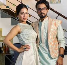 She is an indian television actress who debuted in 2009 with yeh rishta kya kehlata hain show. Hina Khan Breaks Silence On Relationship With Boyfriend Rocky Jaiswal Says How Can I Get Married Newstrack English 1