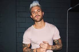 The biebs is always mixing things up in the hairstyle department, and he's gone through some intense bleached hair phases. Easiest Tips On How To Bleach Hair At Home For Men Mensopedia