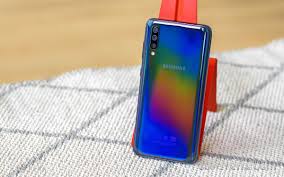 128 جيجا مع 6/8 جيجا رام. Samsung Galaxy A70 Is Now Receiving The Android 11 Update With One Ui 3 1 Gsmarena Com News