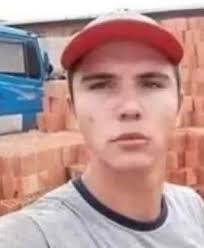 Dude looks like handsome schlatt but beardless : r/jschlatt