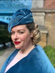 Going downtown circa 1953 Seattle. The hat, always the crowning glory.