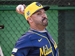 Andres Almanzar's Instagram, Twitter & Facebook