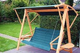 Neben hollywoodschaukeln aus holz gibt es auch gartenschaukeln aus stahl. Hollywoodschaukel Gartenschaukel Holz Swing Neu Von Bio Tischler In Outdoor Bed Outdoor Furniture Decor