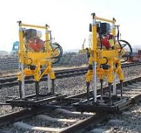 La Machine de bourrage de Ballast de Rail est une machine utilisée pour  emballer le ballast de voie sous les pistes de chemin de fer afin de rendre  ...