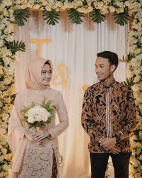 Check spelling or type a new query. 60 Model Kebaya Modern Terbaru 2020 Inspirasi Wanita