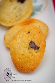 Madeleines Aux Pepites De Chocolat Recette De Cyril Lignac Recette Cyril Lignac Recettes De Cuisine Recette Madeleine