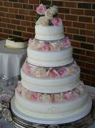 To Make A Wedding Cake Look Larger Add Pillars With Fresh Flowers Between The Tiers Deco Tiered Wedding Cake How To Make Wedding Cake Modern Wedding Cake